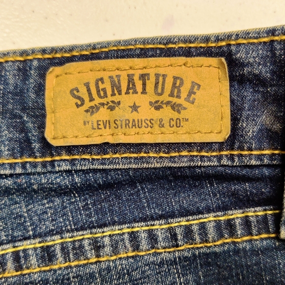 Levi Blue Denim cuffed women's shorts size 8 - Picture 5 of 5